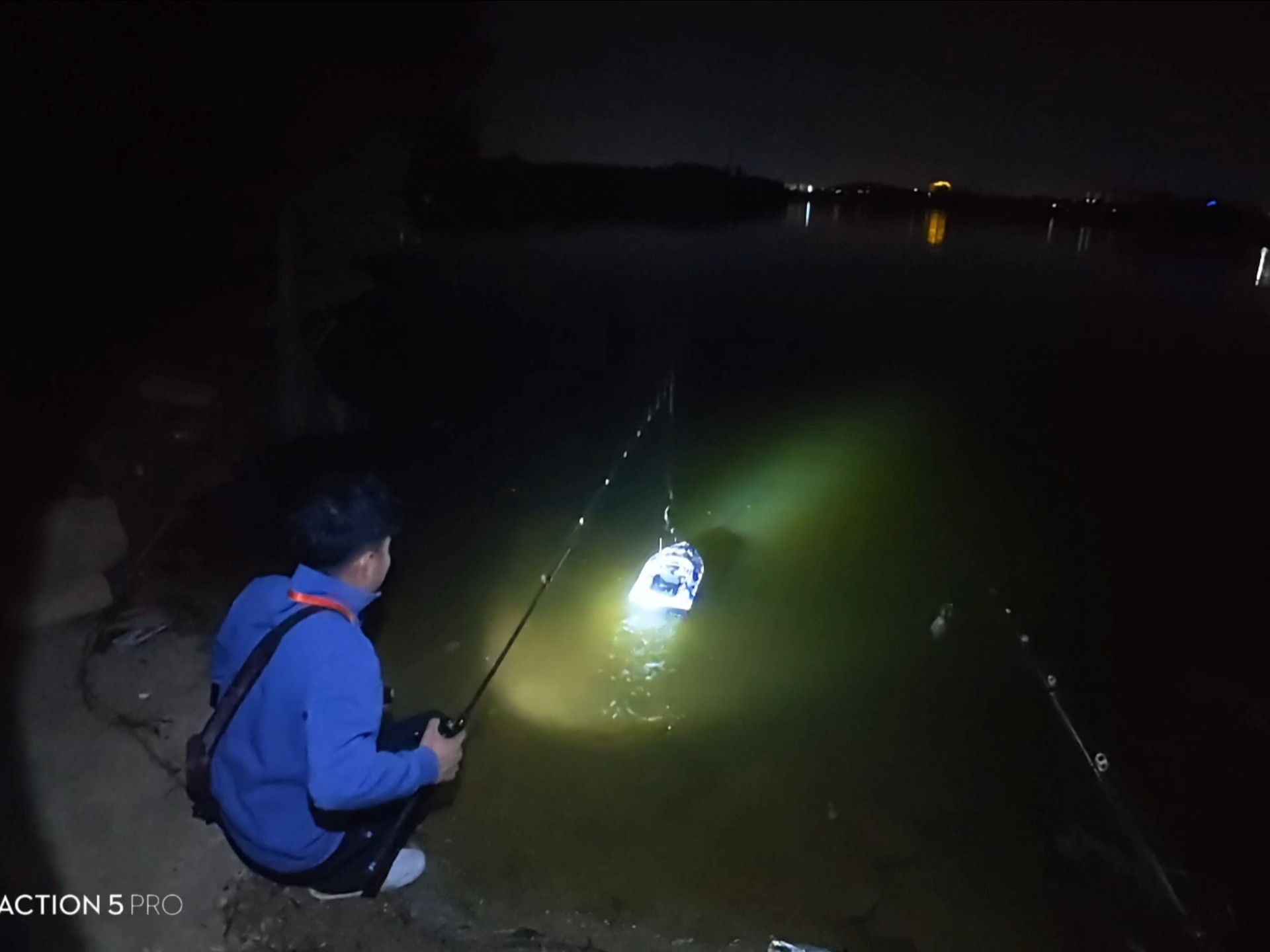 夜晚路亚(夜晚路亚鱼看得见吗)