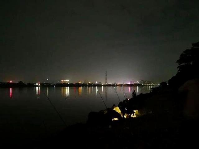夏初夜钓技巧(初夏夜钓钓底还是钓浮)