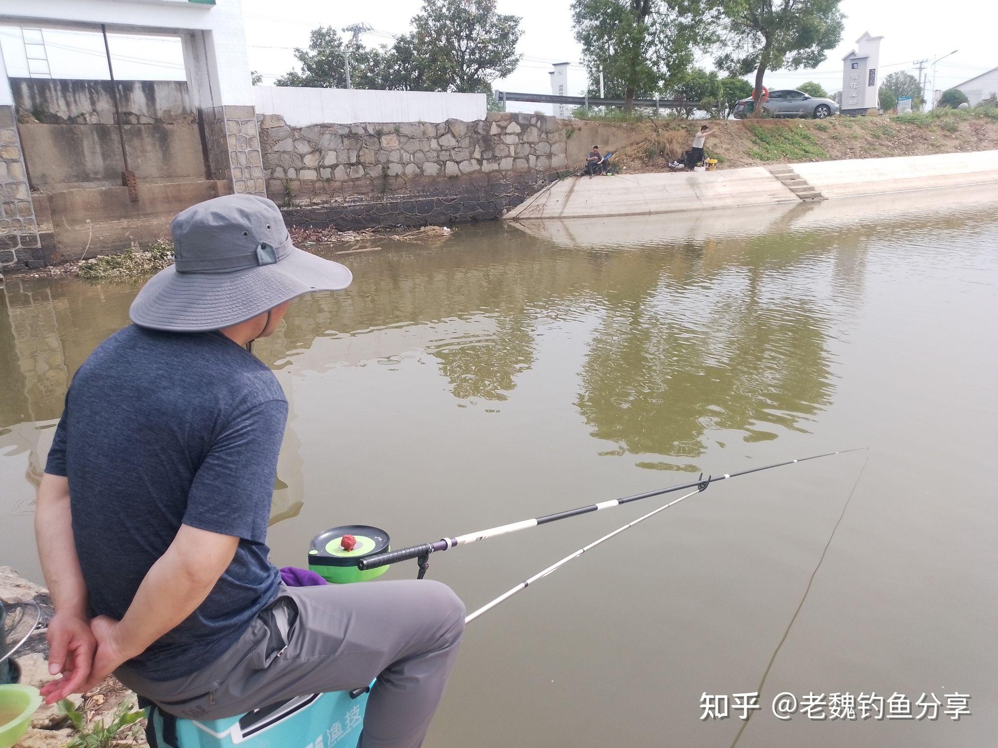 湖库钓鱼技巧秋季(秋季湖库钓鱼注意事项)