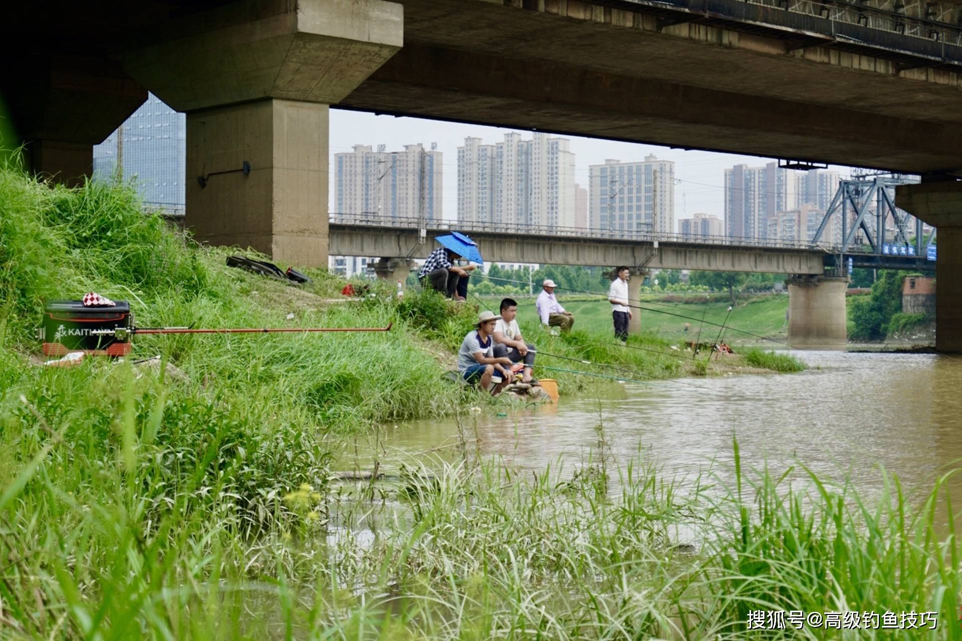 春季河流钓鱼技巧(春季大河里钓鱼怎么选位置)