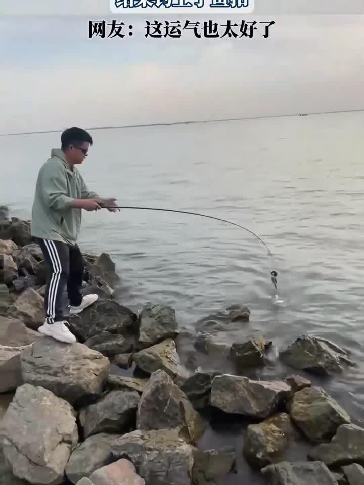 海边夜钓鱼技巧(海边夜钓什么时候上鱼最佳时间)