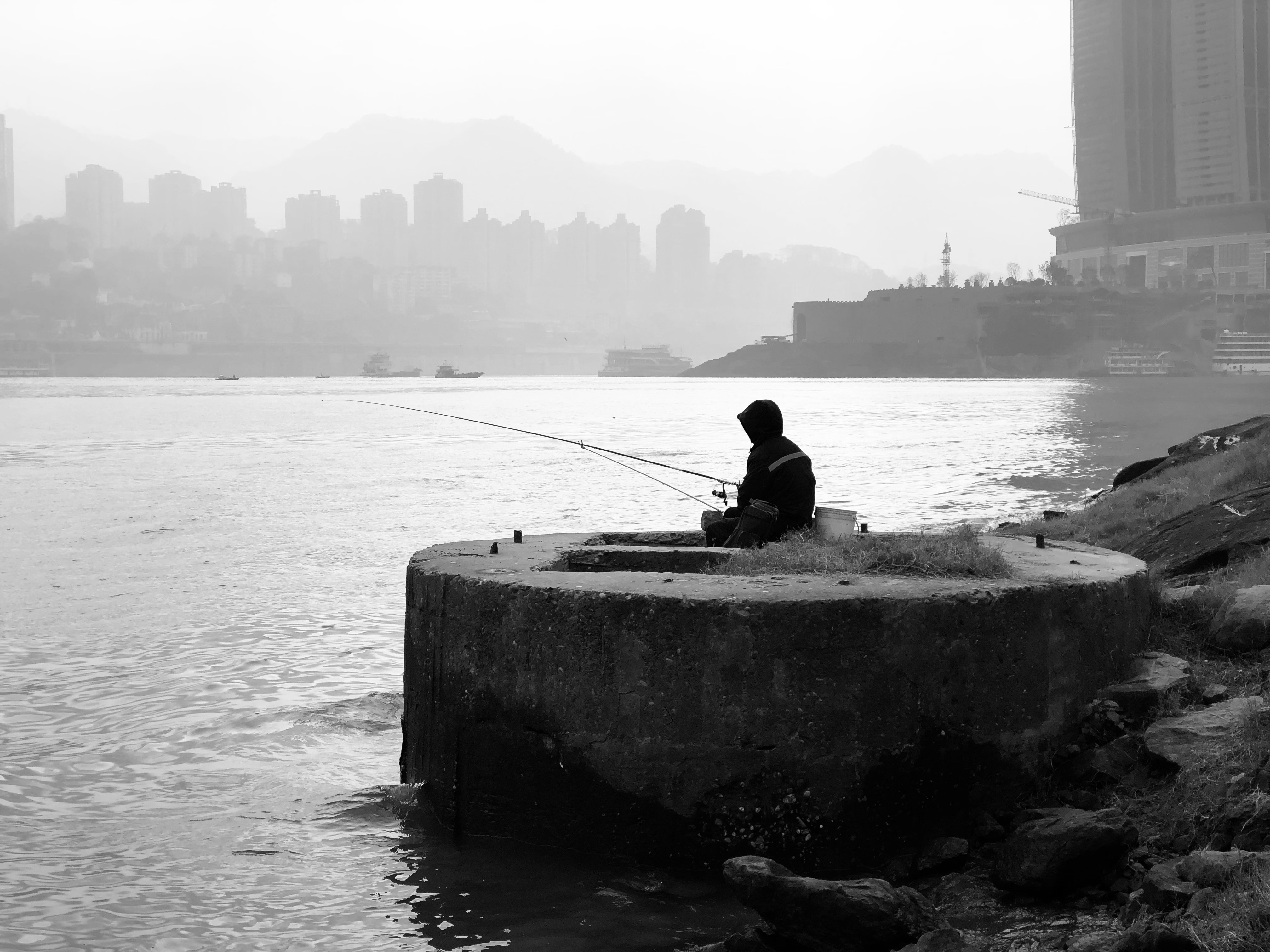 长江海边钓鱼技巧(长江钓鱼一人一杆一钩)
