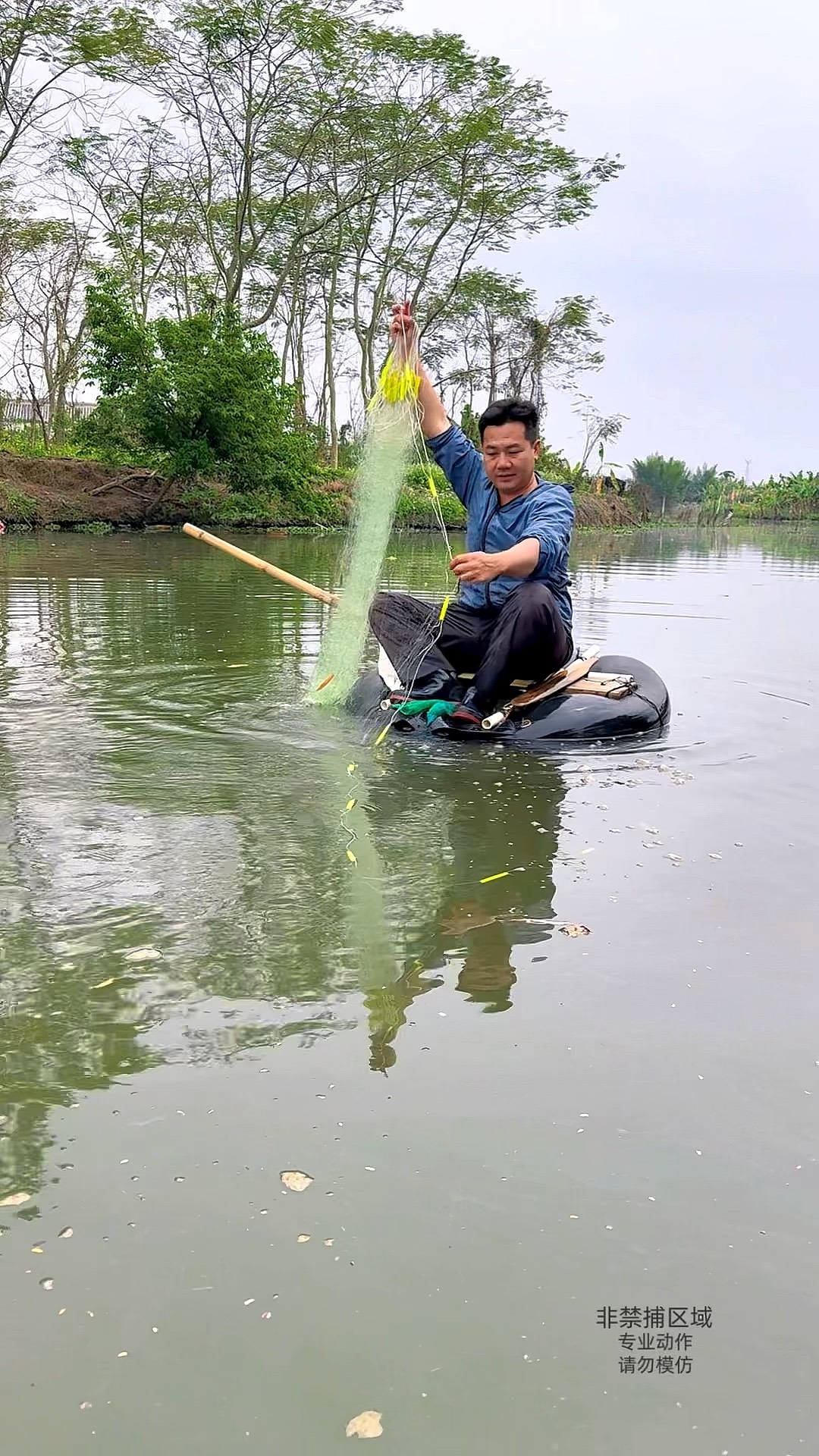 水里抓鱼技巧(水中抓鱼技巧)