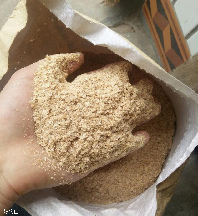 高手自制鲤鱼饵料(自制钓鲤鱼的饵料最方便最简单的)