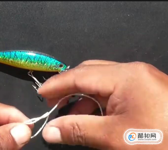 路亚竿怎么绑假饵(路亚假饵怎么绑鱼线上)