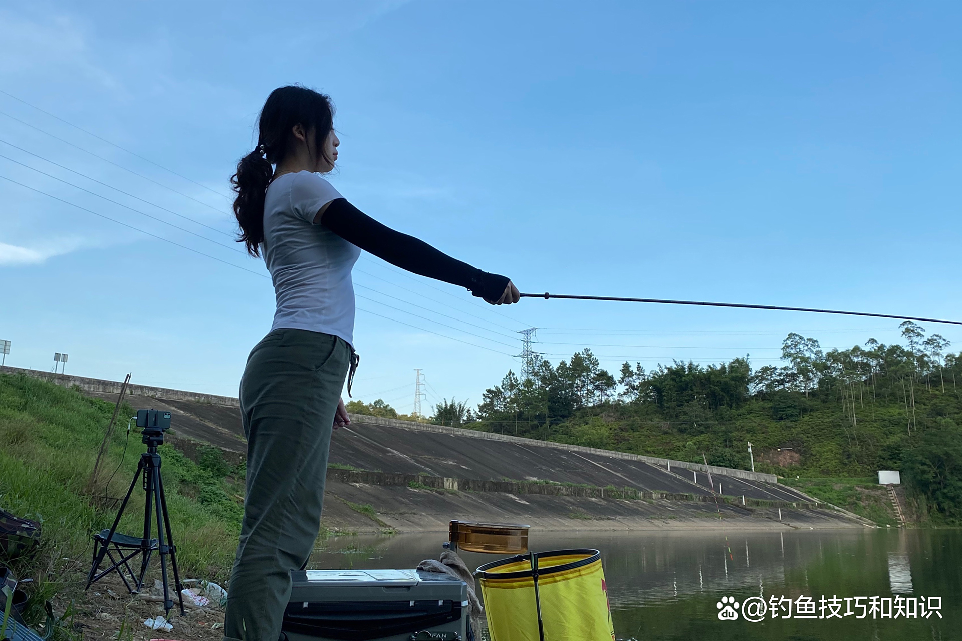 水库抛杆钓鱼技巧(水库抛竿钓底还是钓浮好)