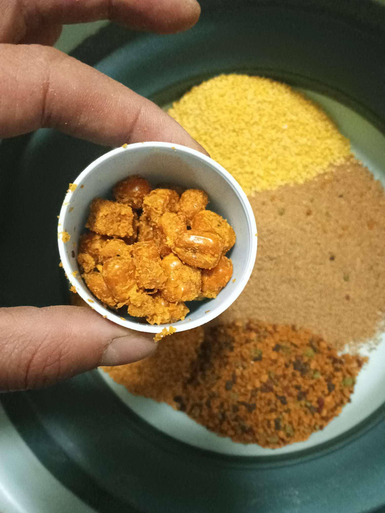 重庆小爆炸饵料配方(重庆小爆炸钓鲫鱼饵料配方)