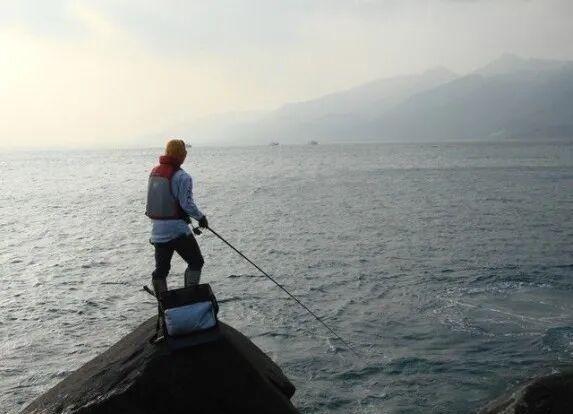 海钓潮水大(海钓潮汐怎么钓鱼)