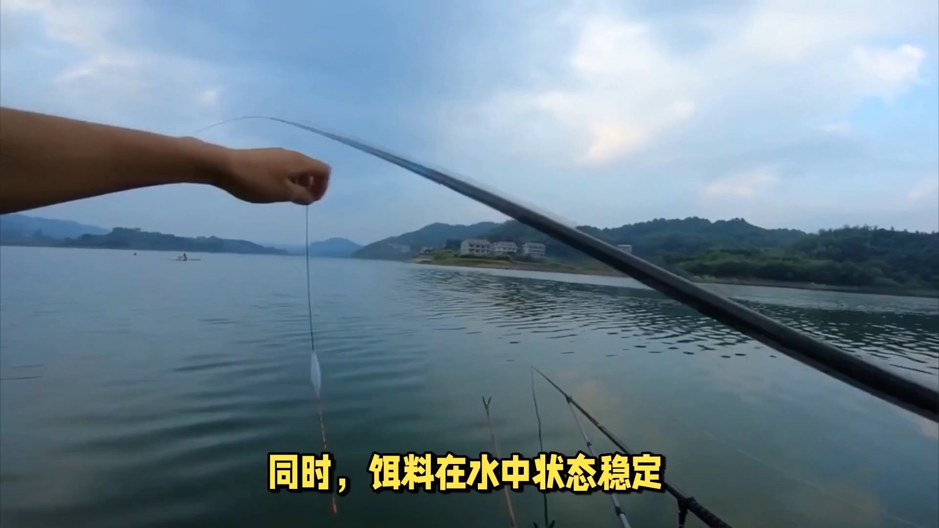 秋天钓翘嘴鱼的技巧(秋季野钓翘嘴鱼技巧)