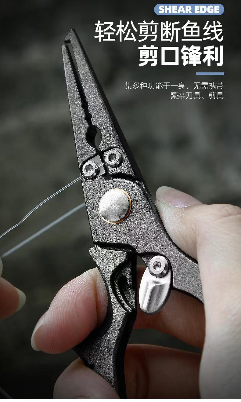路亚钳子使用方法(路亚钳子怎么控鱼)