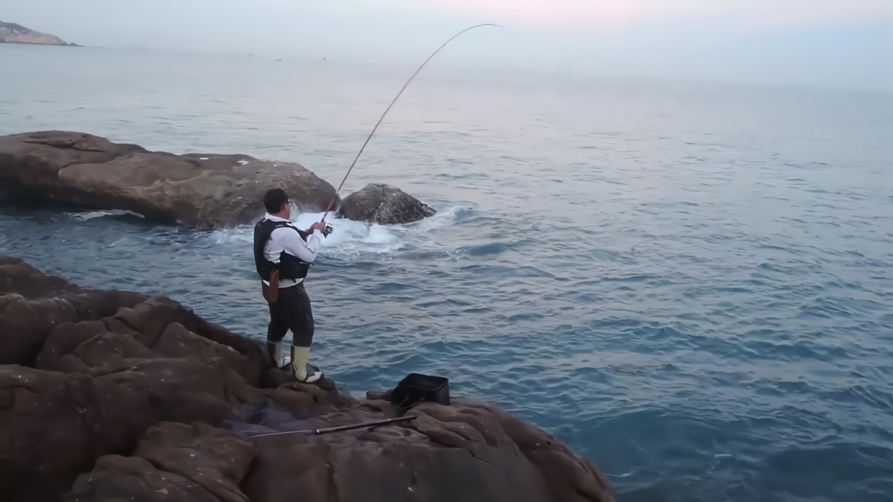 海钓金鲳鱼视频(海钓狂拉视频大全高清)
