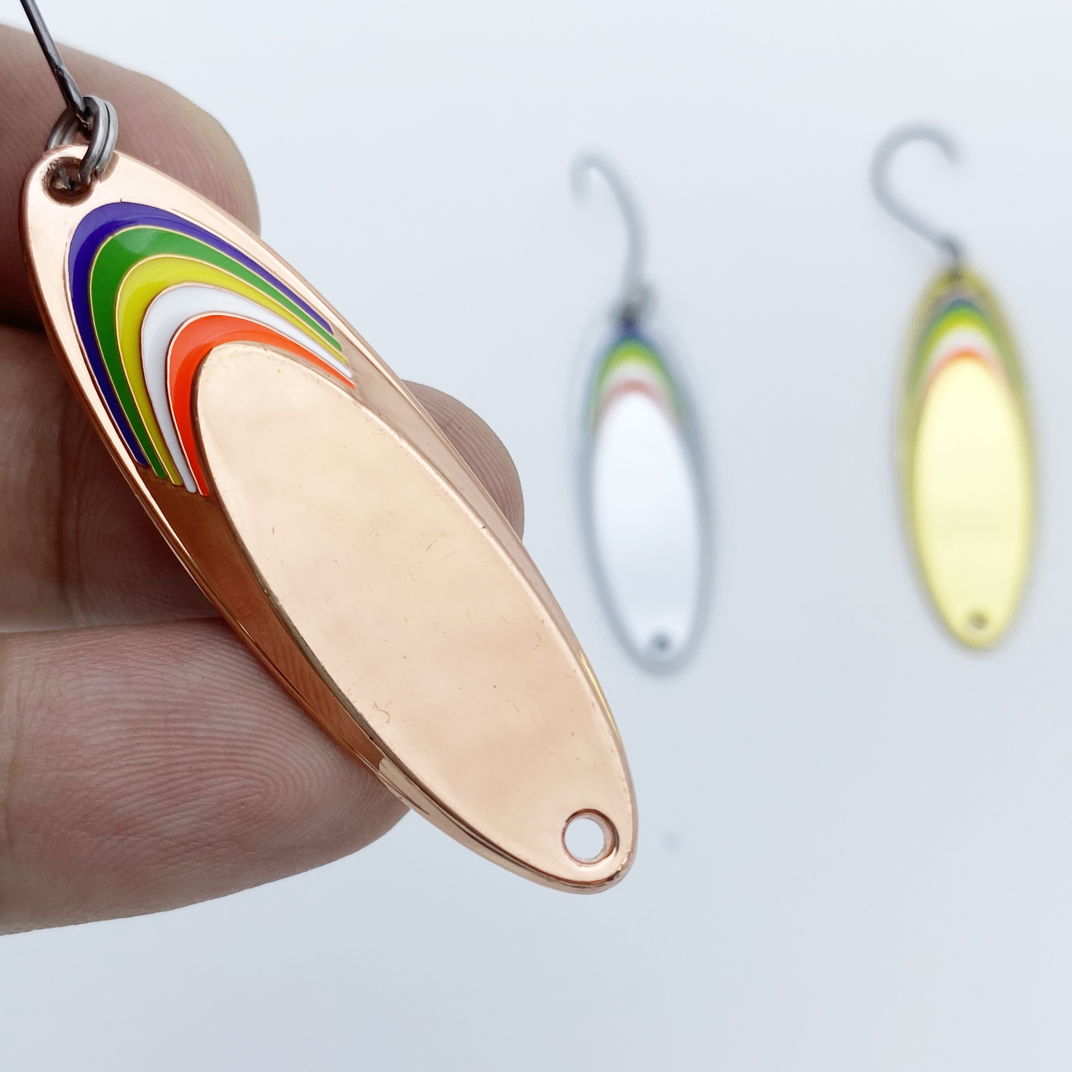 路亚小鱼亮片(路亚亮片后面加小亮片的作用)