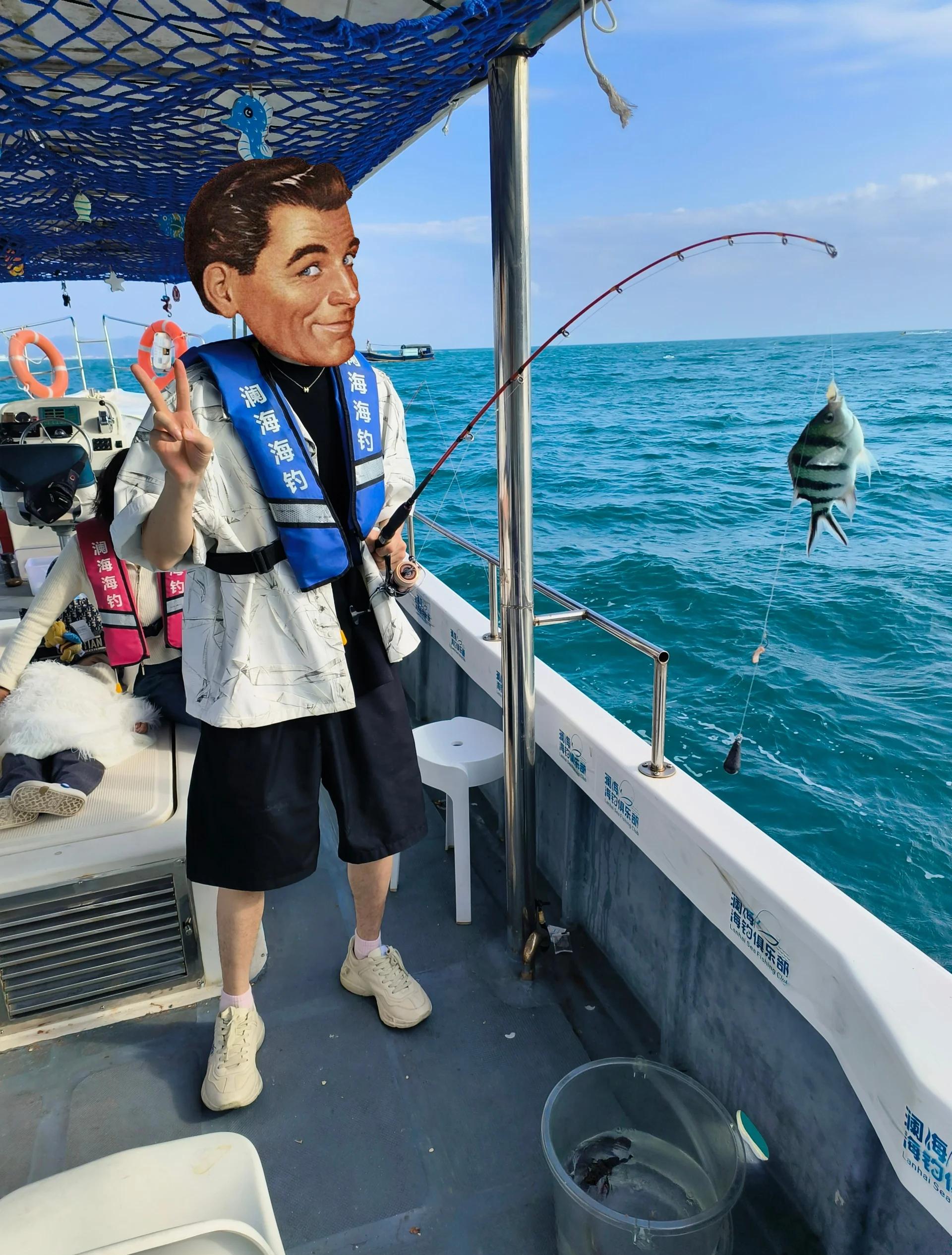 亚龙湾出海钓鱼(亚龙湾附近渔村) 亚龙湾出海钓鱼(亚龙湾附近渔村)