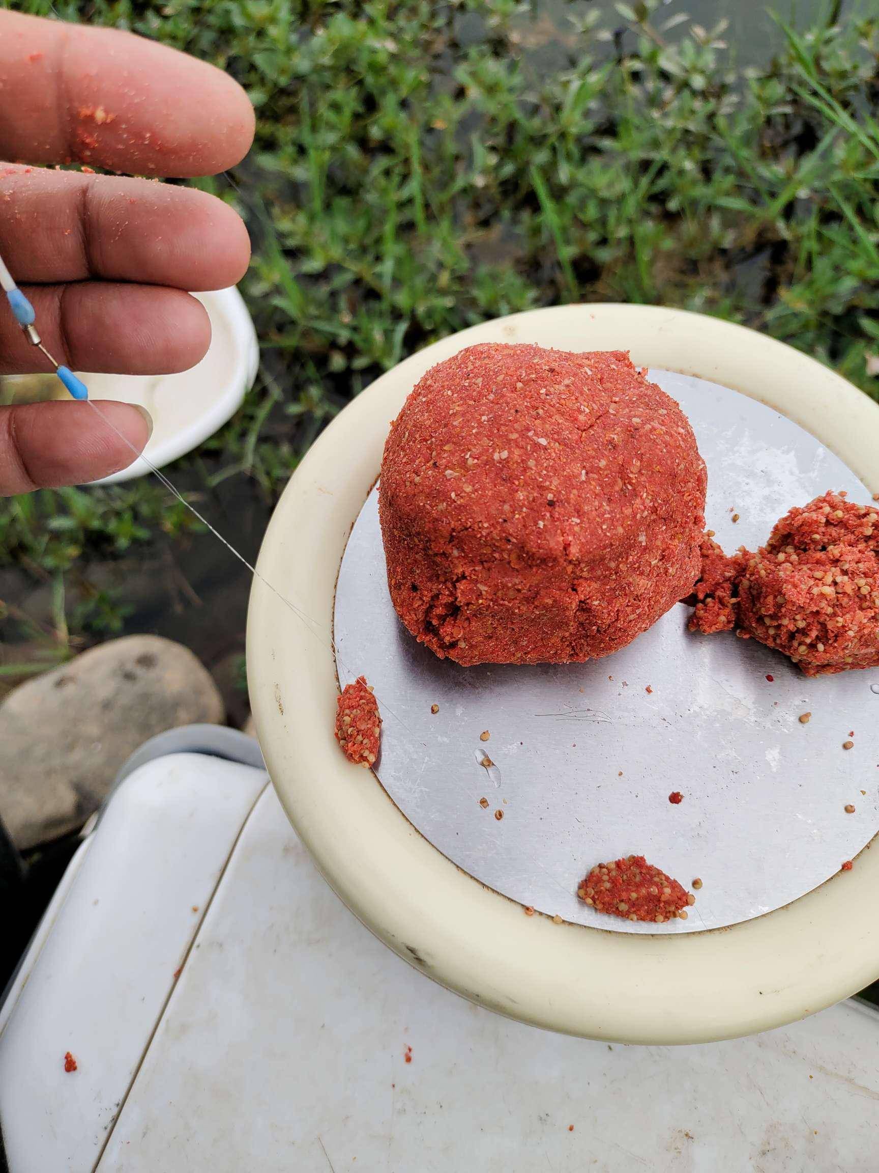 拌鲫鱼饵料(怎么配鲫鱼饵)