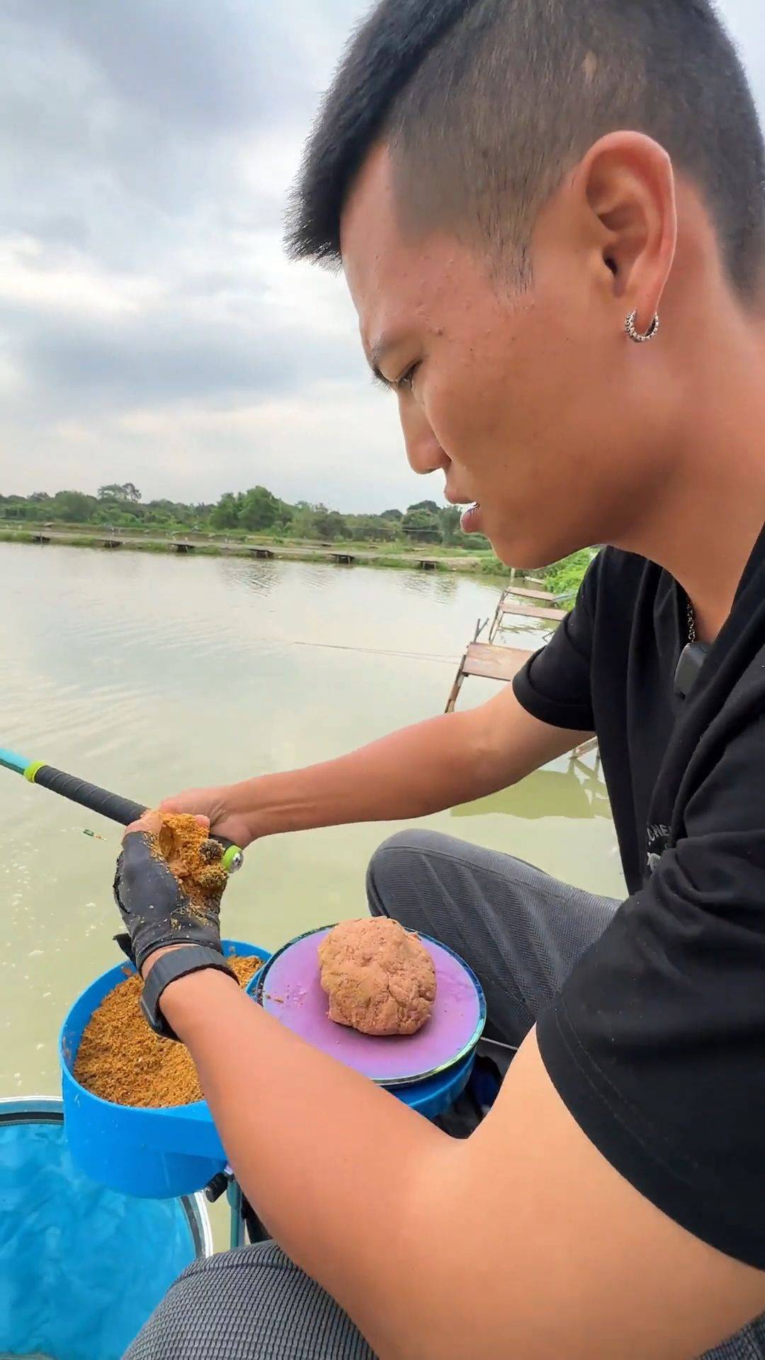 秋季钓罗非鱼技巧(秋季怎么钓罗非鱼)