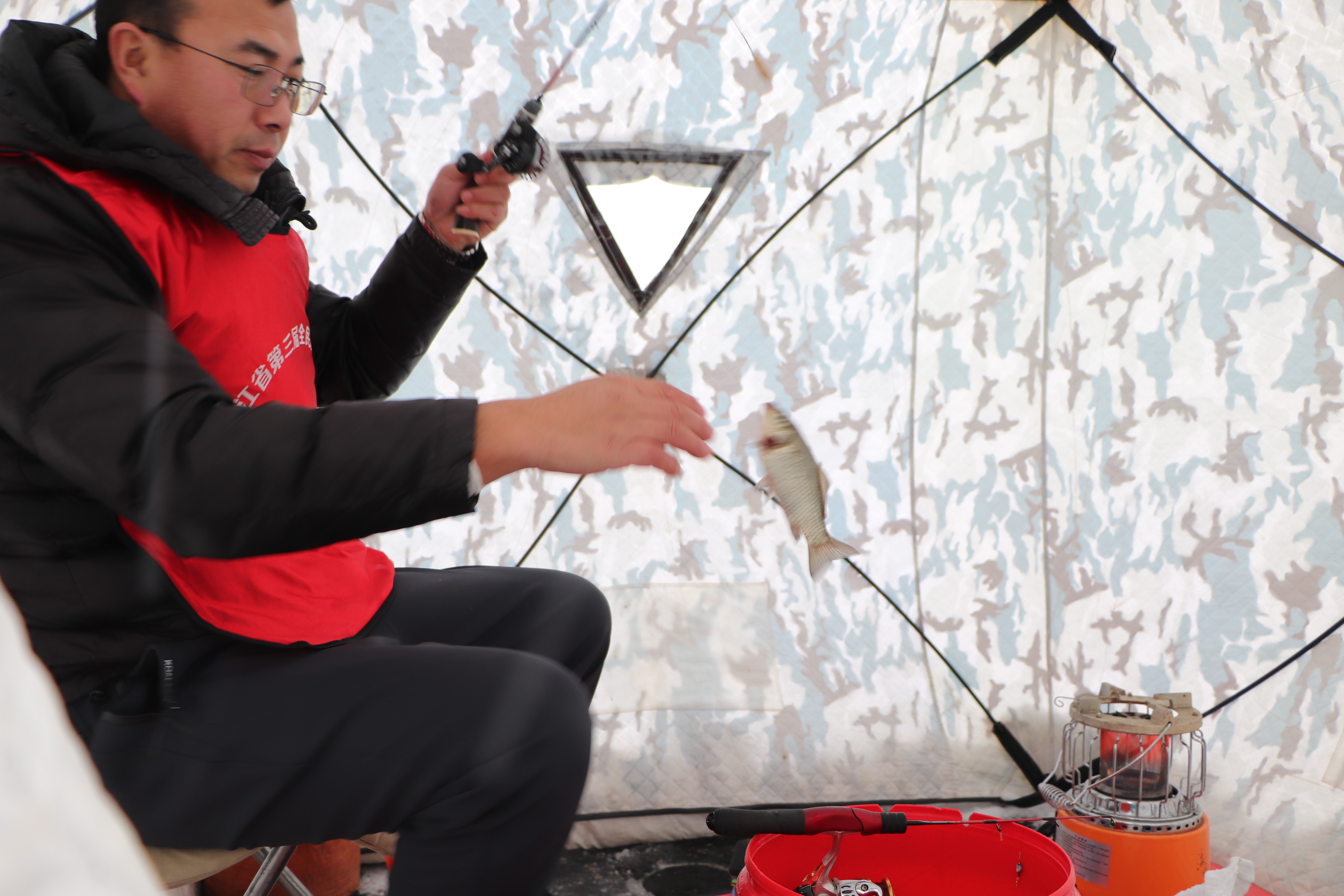 四海钓鱼冰钓视频(冰钓帐篷钓鱼视频大全) 四海钓鱼冰钓视频(冰钓帐篷钓鱼视频大全)