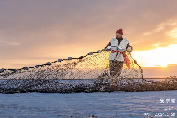 冰面找鱼窝技巧(冰钓鱼窝从冰面怎么找)